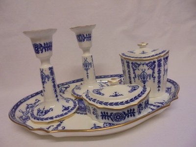 EDWARDIANISCHES WEDGWOOD BLAU & WEISS FEINES BONE CHINA SCHMINKTISCH SET KERZENLEUCHTER