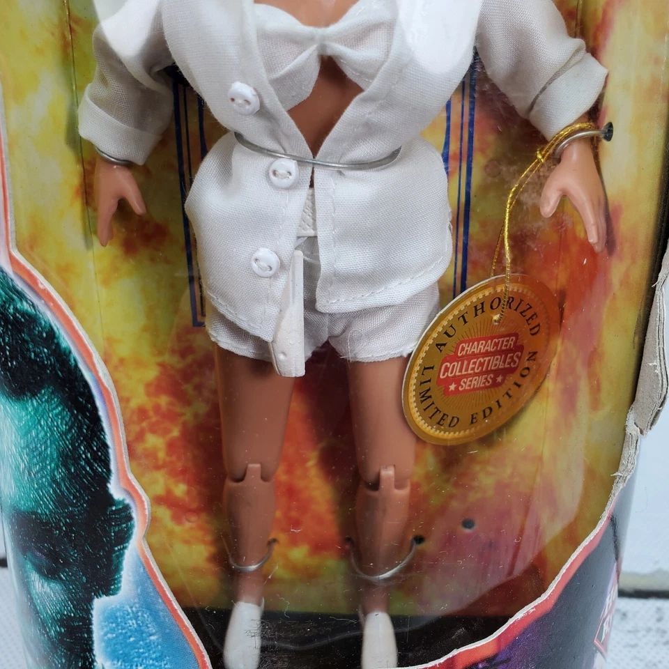 Boneco Vintage Exclusivo Premiere 007 Dr No Honey Ryder 1997 Edição Limitada 6" - Imagem 3 de 4