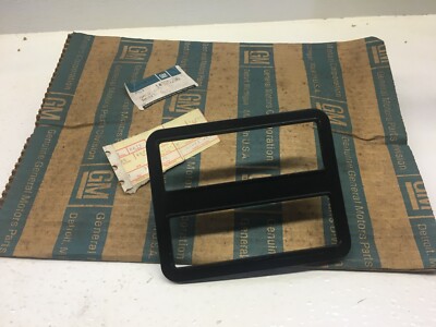 GM NOS 1973-77 Chevelle Malibu Laguna RH Side Maker Bezel 325296