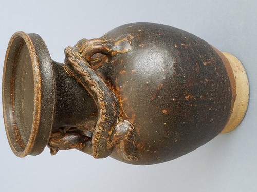 Chinese Five Dynasty Black Glaze Carved Dragon Vase( 五代) 吉州窯黑釉刻龍紋盤口瓶 - Picture 4 of 12