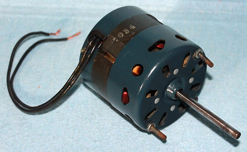 Good used 115V electric motor from an old humidifier