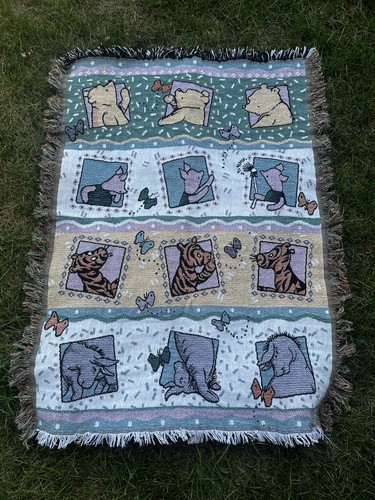 Manta clásica de tapiz tejida Winnie The Pooh And Friends flecos EE. UU. - Imagen 1 de 7