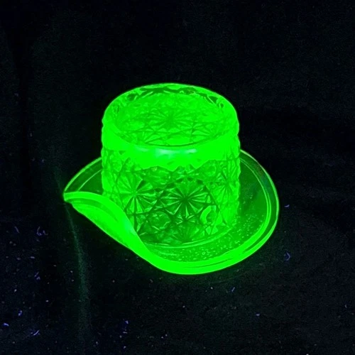 Vtg Fenton Daisy & Button Uranium Glass Top Hat Toothpick Holder UV glo has chip