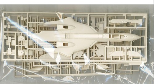 HASEGAWA HA65836 1/72 VF-19EF/A Isamu Special`Macross Frontier  Model Kit - Picture 7 of 11