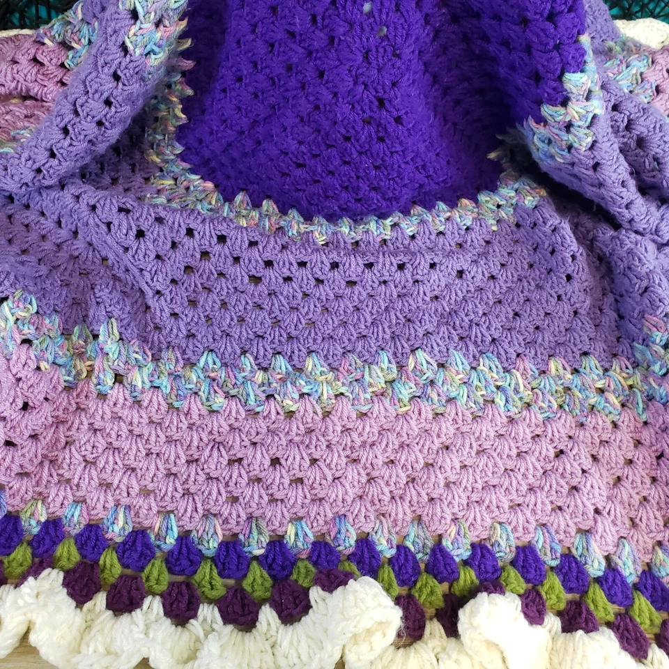 Manta afgana de ganchillo a mano con volantes púrpura días Boho Cottage Core 68" x 62" Foto 4 de 4