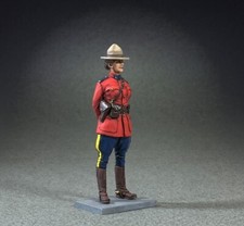 BRITAINS MUSEUM COLLECTION 10102 ROYAL CANADIAN MOUNTED POLICE, FEMALE TROOPER