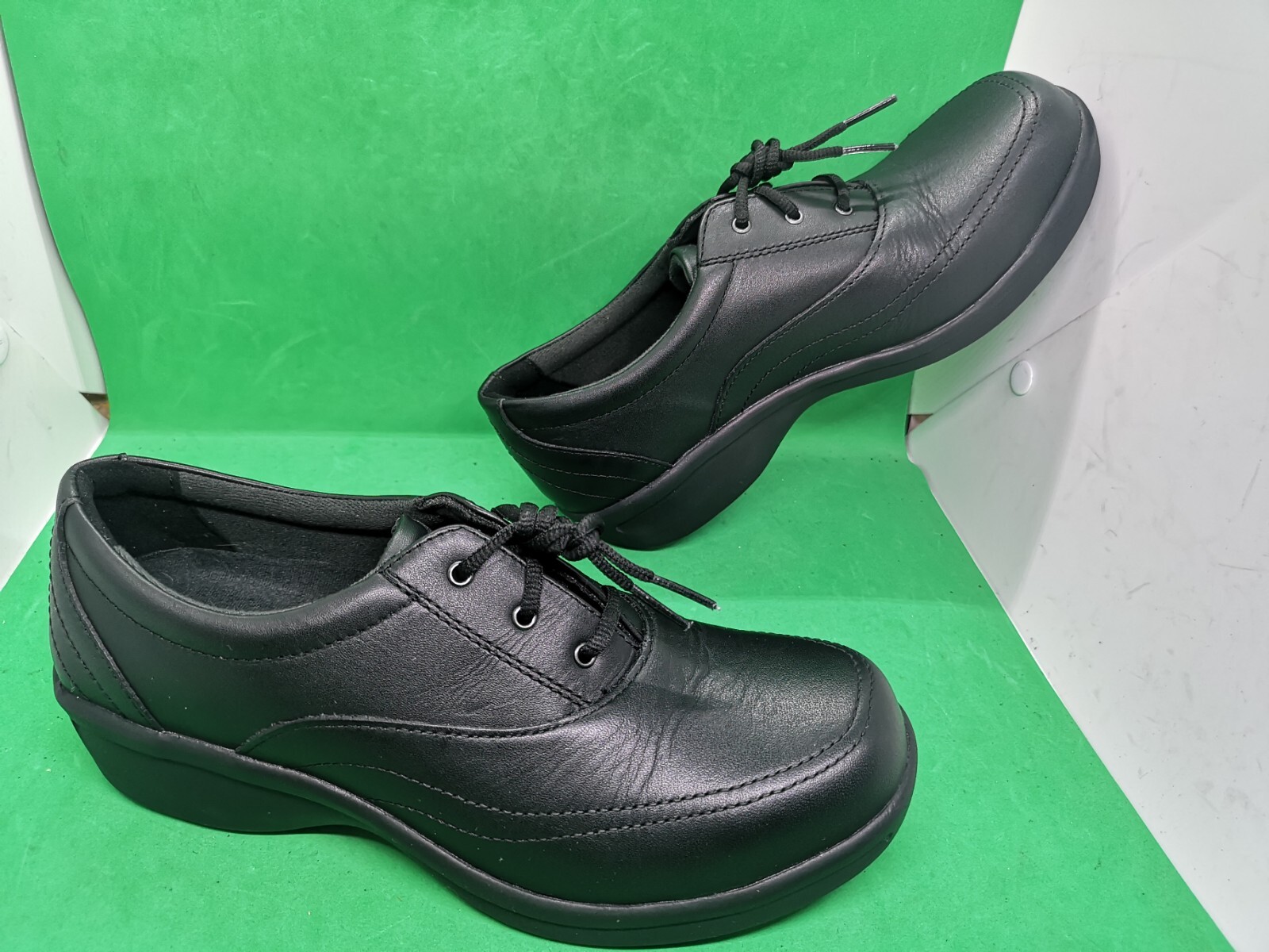 Worx By Red Wing Womens Leather Safety Steel Toe Sneakers F2413-11 Size 8 Wide 