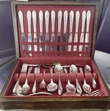 Wm Rogers Mfg Co. Vintage 1941 Silver Plate Priscilla 81-Pc Flatware Set for 12