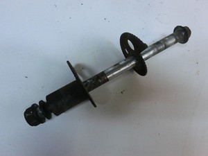 Kymco Stryker 125, AF, 99-, Hinterradachse mit Kettenspannern, Achse Felge