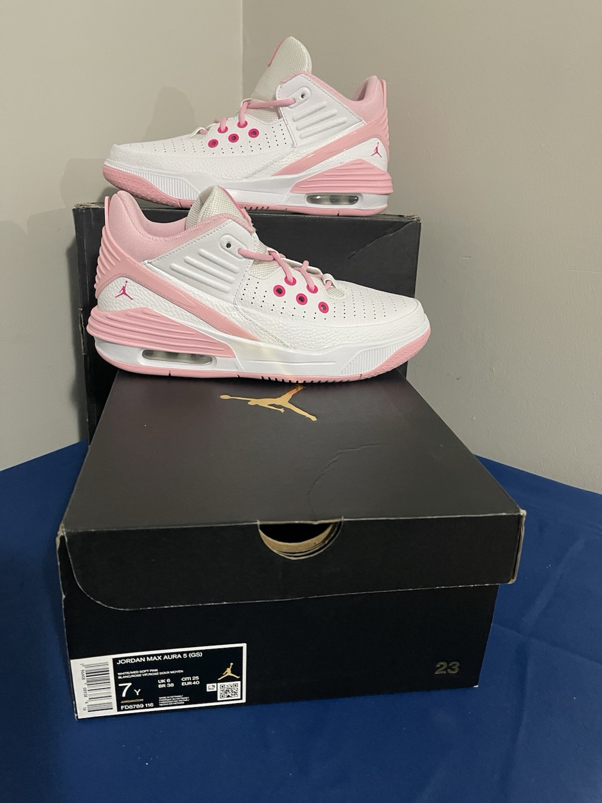 JORDAN Max AURA 5 (GS) White/Med Soft Pink Size 7 Y Style FD8789 116 New