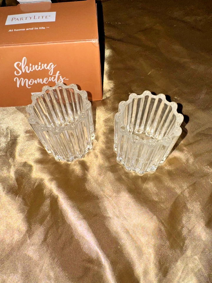OVP! Neu! PartyLite Teelicht- / Votivkerzenhalter aus Riffelglas P93825 Paar - Bild 1 von 1