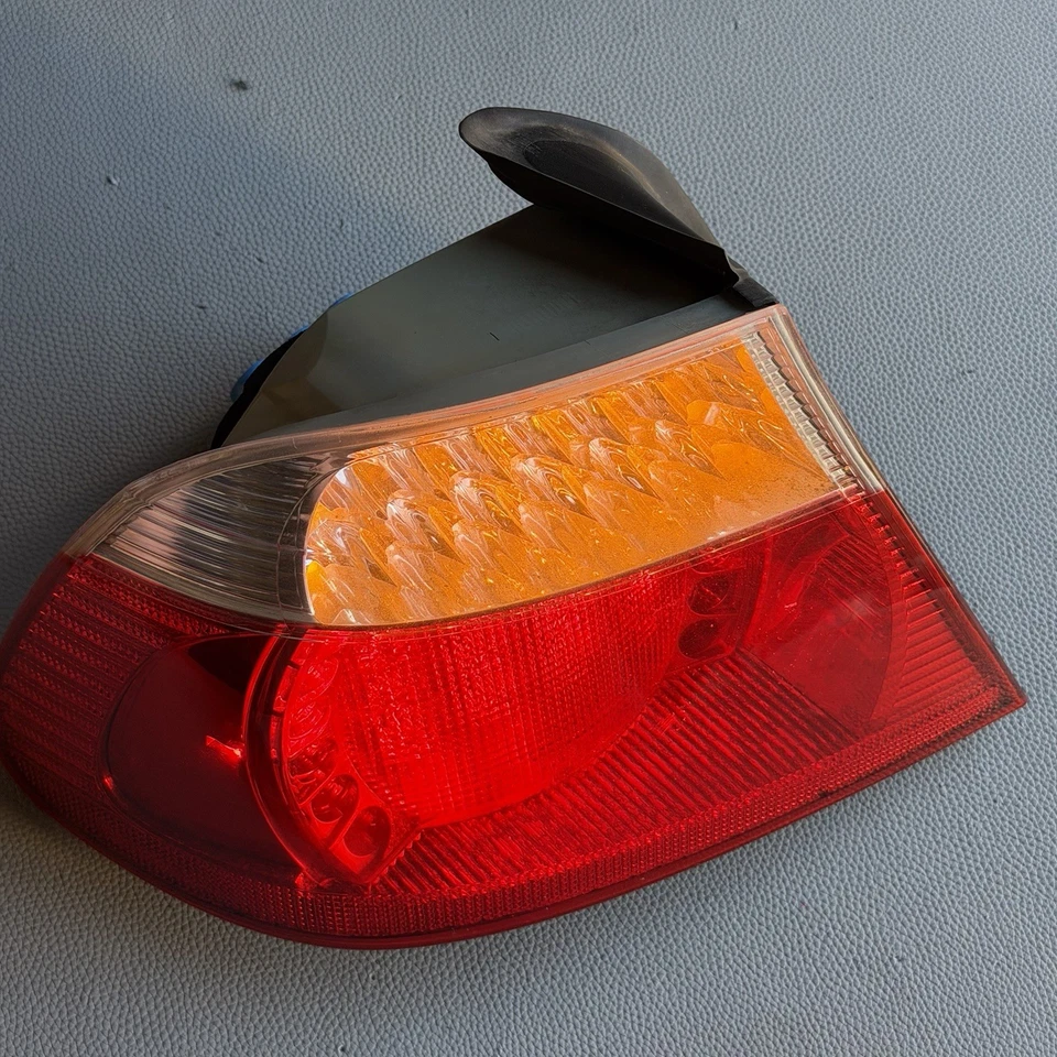 2004-2006 宝马 Coupe E46 M3 325Ci 尾灯右驱动侧原始设备制造商 LED — 第 4/4 张图片