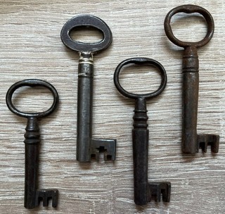 Antique vintage small keys x 4 probably iron or steel probably C19th or older