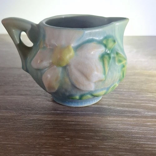 Roseville  pottery Clematis flower