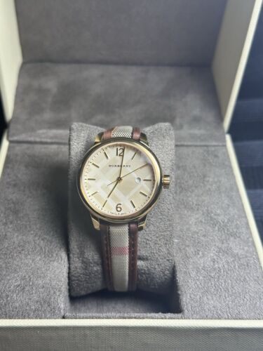 Brand New Burberry BU10114 The Classic Sunray Dial Gold Tone Women's Watch - Picture 2 of 6