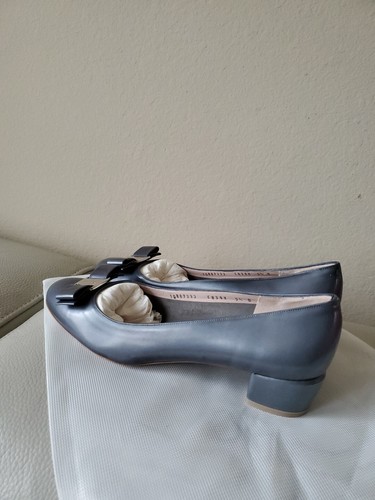 SALVATORE FERRAGAMO Vara Gray Patent Leather Bow Low Heels NEW! Size 9B - Picture 4 of 13