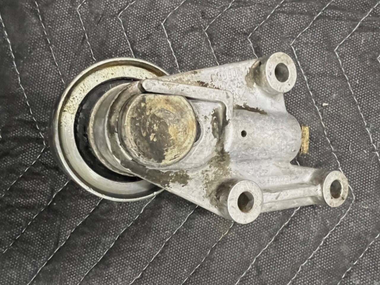 ferrari 308 belt tensioner pulley bracket timing idler mount 105200 mondial