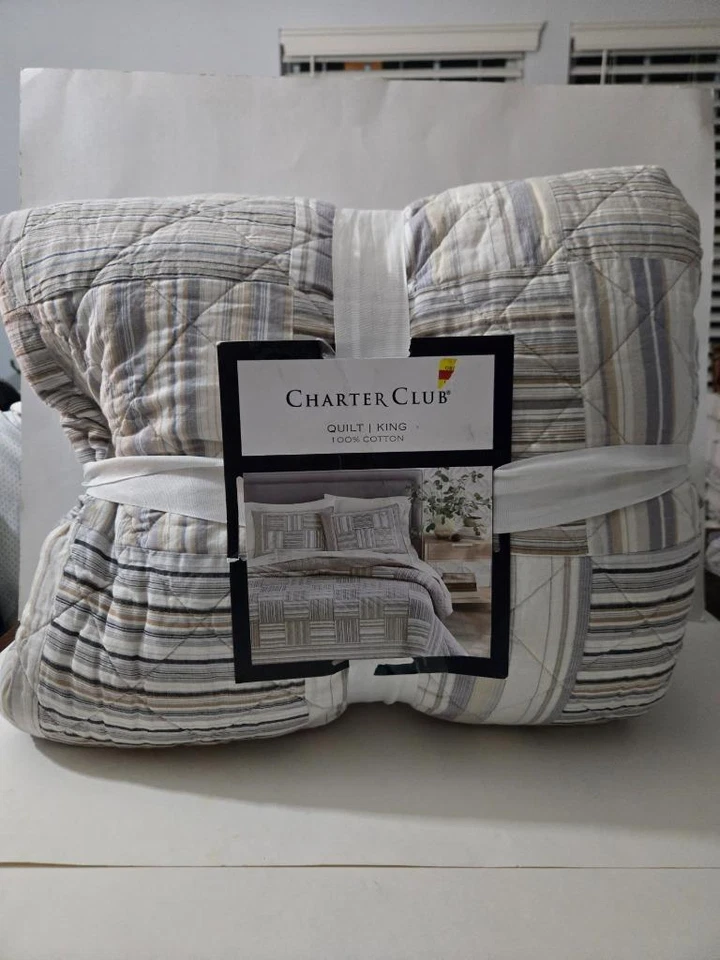Edredón King geométrico retazos a rayas neutras Charter Club Foto 2 de 4