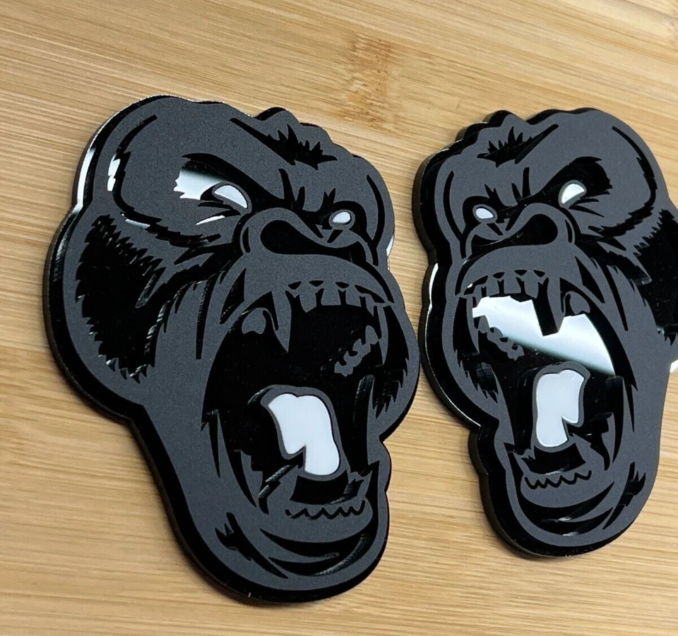Insignia emblema coche camión Angry Gorilla ojo blanco mate negro/negro paquete personalizado de 2 Foto 4 de 4
