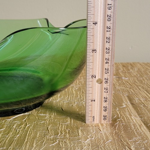 VTG Anchor Hocking Avocado Green Glass Large Pinched Serving Chip Bowl 9" - Picture 8 of 10