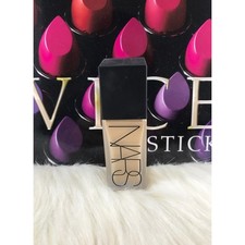 NARS Weightless Foundation Light6 Ceylan