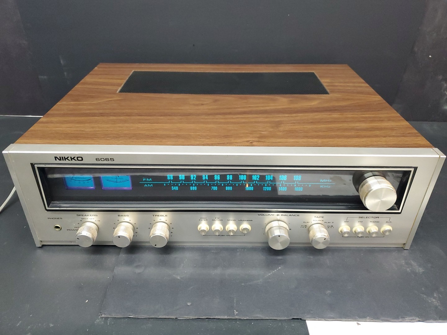 NIKKO 6065 AM/FM Stereo Receiver Wood Cabinet Made In Japan Tested