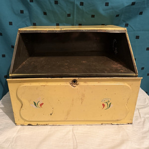 Vintage Yellow Metal BreadBox Pie Safe w/ Drop Front Lid 20 x 11 x 11 in vintage