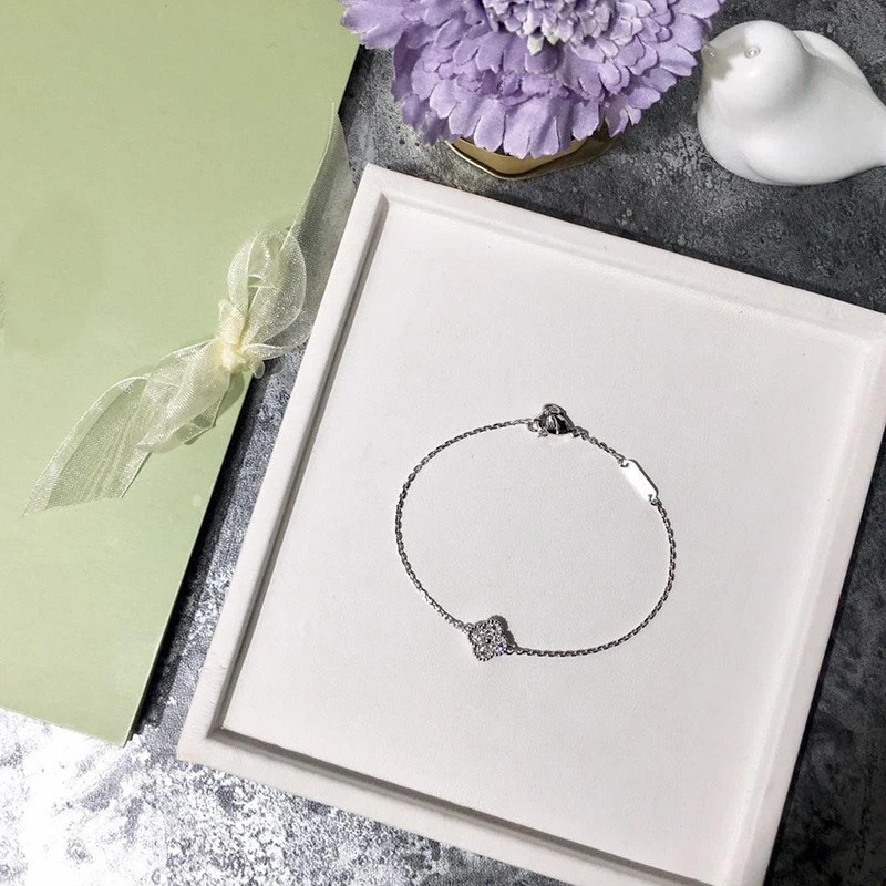 V oro versión alta CNC tallado mini trébol de cuatro hojas flor única diamante completo Foto 3 de 4