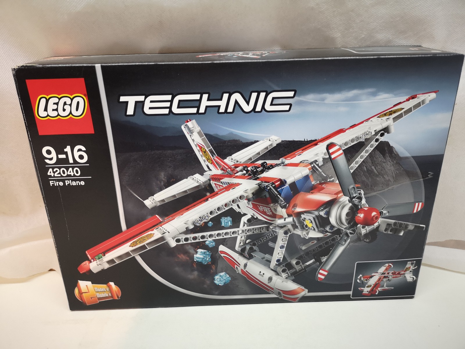 Avion des pompiers LEGO 42040 avec moteur à pistons et hélice rotative fonctionnelle