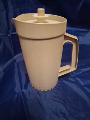 Vintage Tupperware 1 Quart Kamel Krug mit Druckknopf Deckel #874-8 70er 8'' hoch