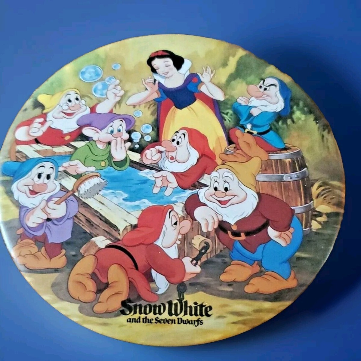 VINTAGE JUMBO 6” DISNEY SNOW WHITE AND THE SEVEN DWARFS ROUND 