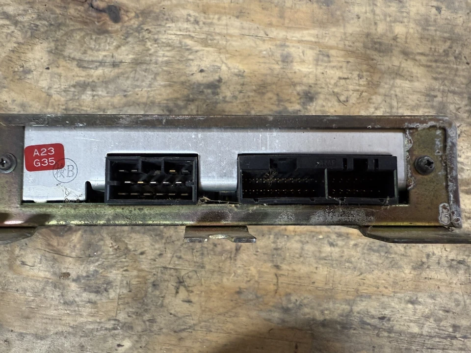 Isuzu Impulse 1988 1989 ECM ECU 8944580020. EPC-J110 Foto 2 de 3