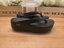 OOFOS OOmega OOlala Platform Thong Recovery Sandals Black Womens Size 6