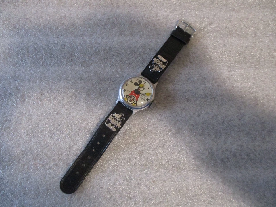 ВИНТАЖНЫЙ ОРИГИНАЛЬНЫЙ МИККИ МЫШИ ЧАСЫ 1930-х INGERSOLL оригинальный кожаный ремешок работает хорошо - Изображение 2 из 4