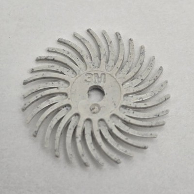 3M Radial Bristle Disc 9/16'' White Bristle Brush 120 Grit Fine #27614 12pc Pack