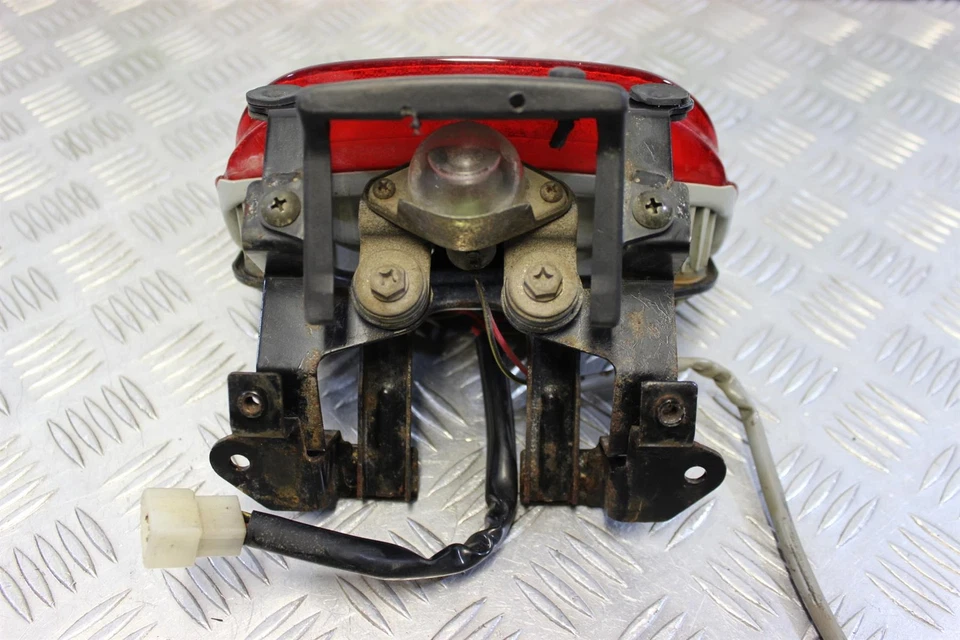 Luz de placa de montaje de luz trasera Kawasaki ZZR 600 1993 a 2006 ZZR600 ZX600E B107 Foto 3 de 4