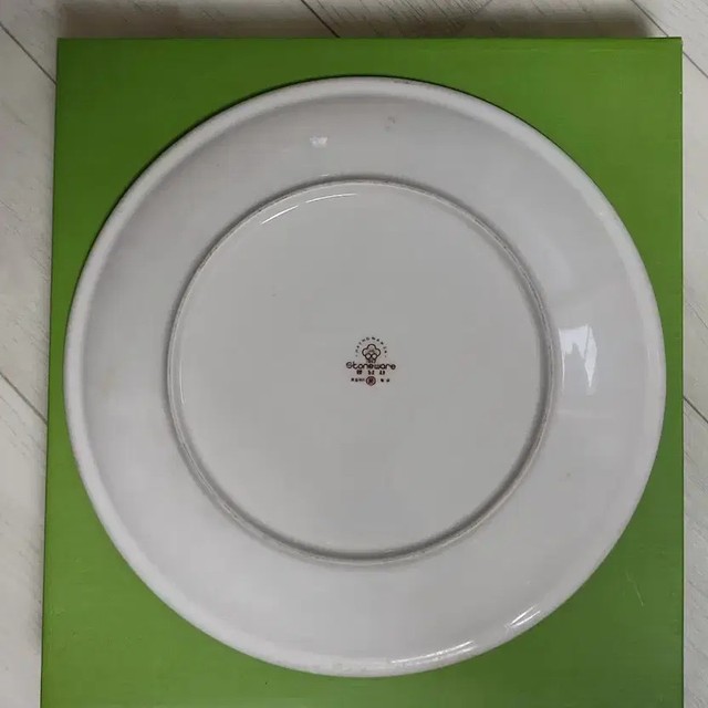 Vintage 1991 Calendar Artistic Plate - Decorative & Unique