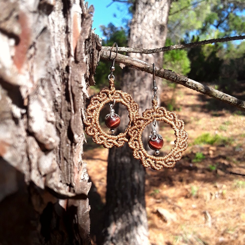 Boucle d'oreille oeil de taureau véritable contre le stress quotidien