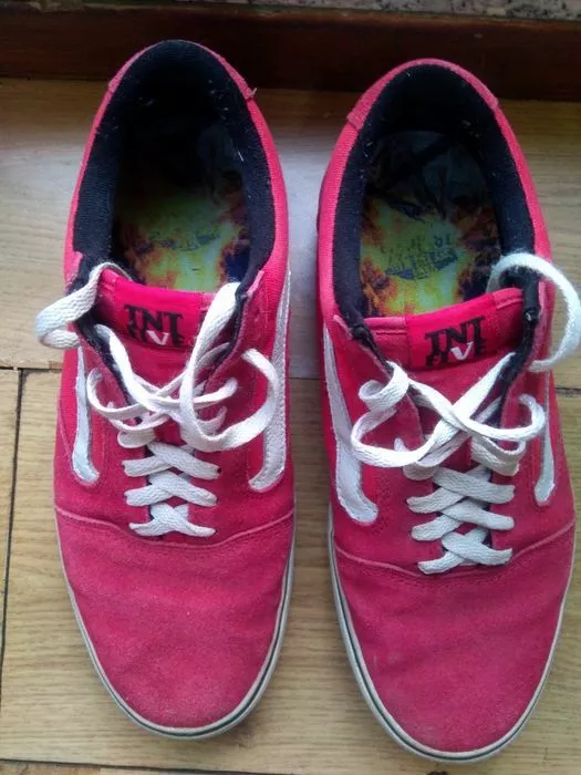 Vans tnt store five trujillo