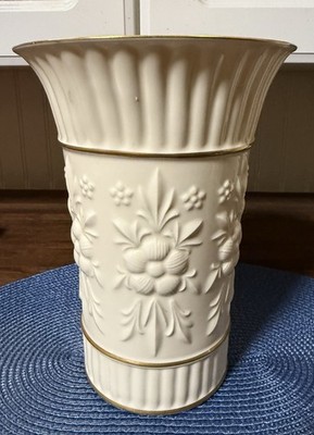 Aynsley Camellia Bone China Large Vase Ribbed Body With Gold Trim 9 1/4 