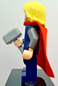 LEGO (76038) Marvel Avengers: Thor w/ Cape and Hammer Minifigure sh0170