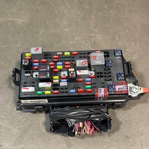 2008-2011 BUICK LUCERNE CADILLAC DTS REAR FUSE BOX UNDER SEAT 13599106 - Picture 5 of 12