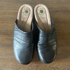 Earth Origins Woman  s Ginger Black Leather Comfort Clogs- Size 8M
