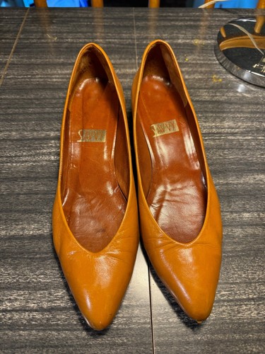 Savvy from Spain Burnt Orange Shoes 1 1/2" Heel Leather size 8 B used
