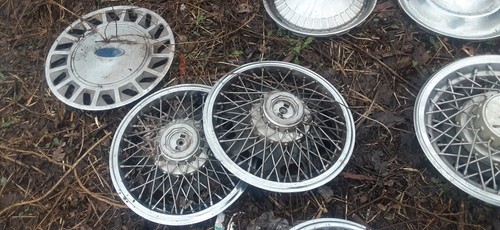 OLDSMOBILE SPOKE HUBCAPS 14" - Picture 6 of 11