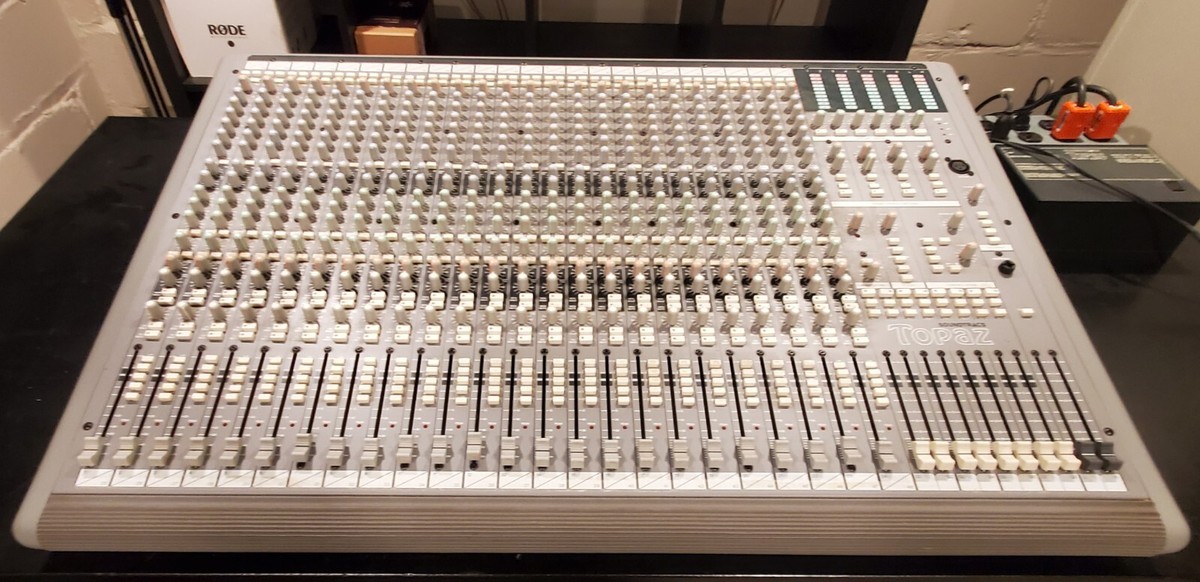 Soundtracs Topaz 24 channel 8 buss mixer Console | eBay