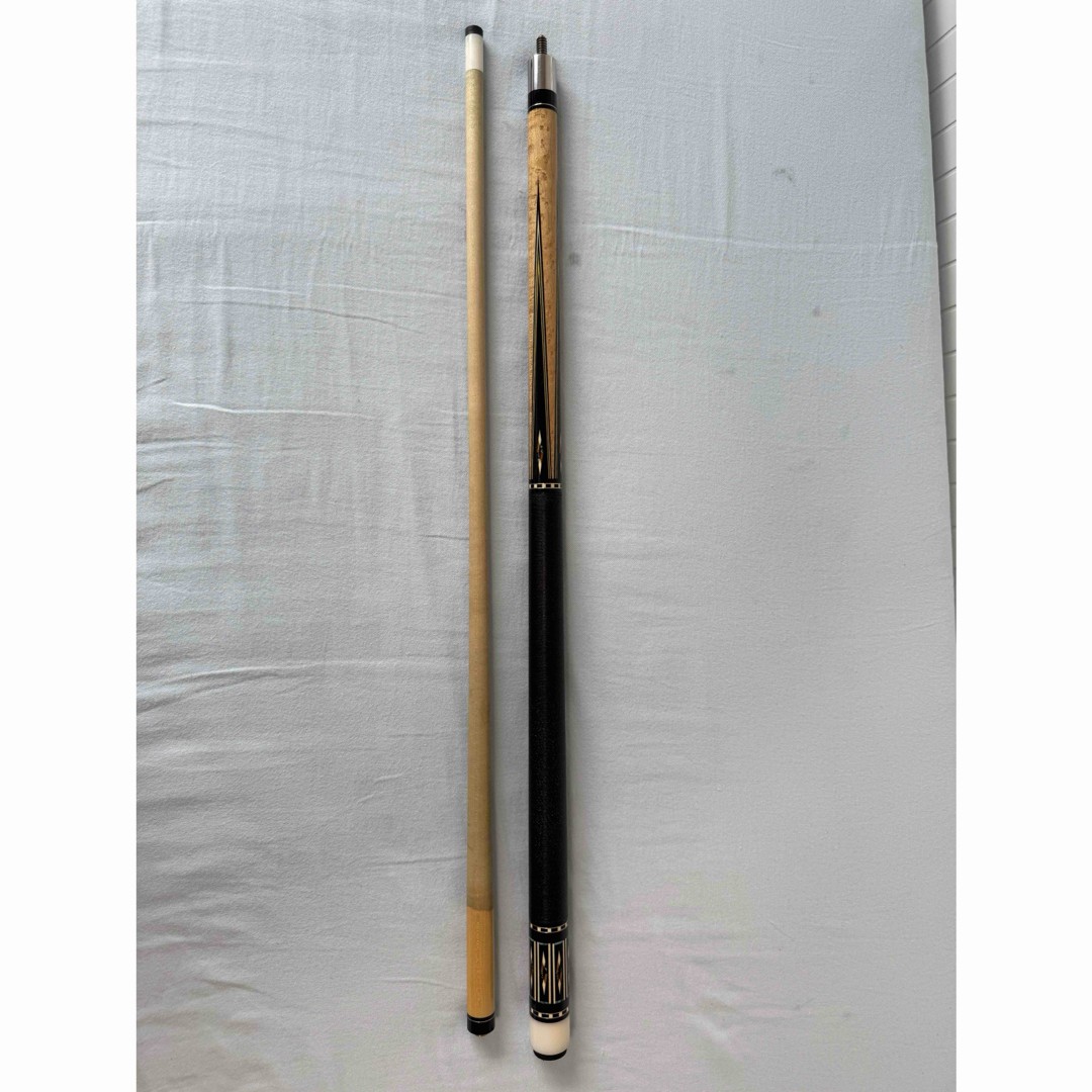 □ Espiritu 1999 / Custom Cue Espiritu cues