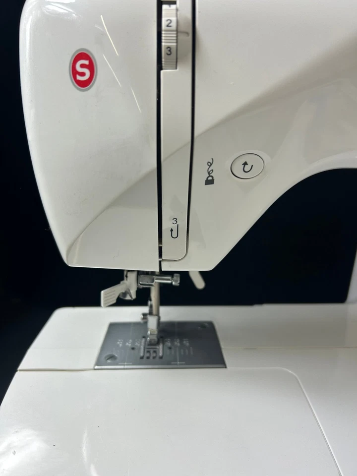 Singer Starlet 6660 Nähmaschine mit Zubehör - #1001 - Bild 2 von 4