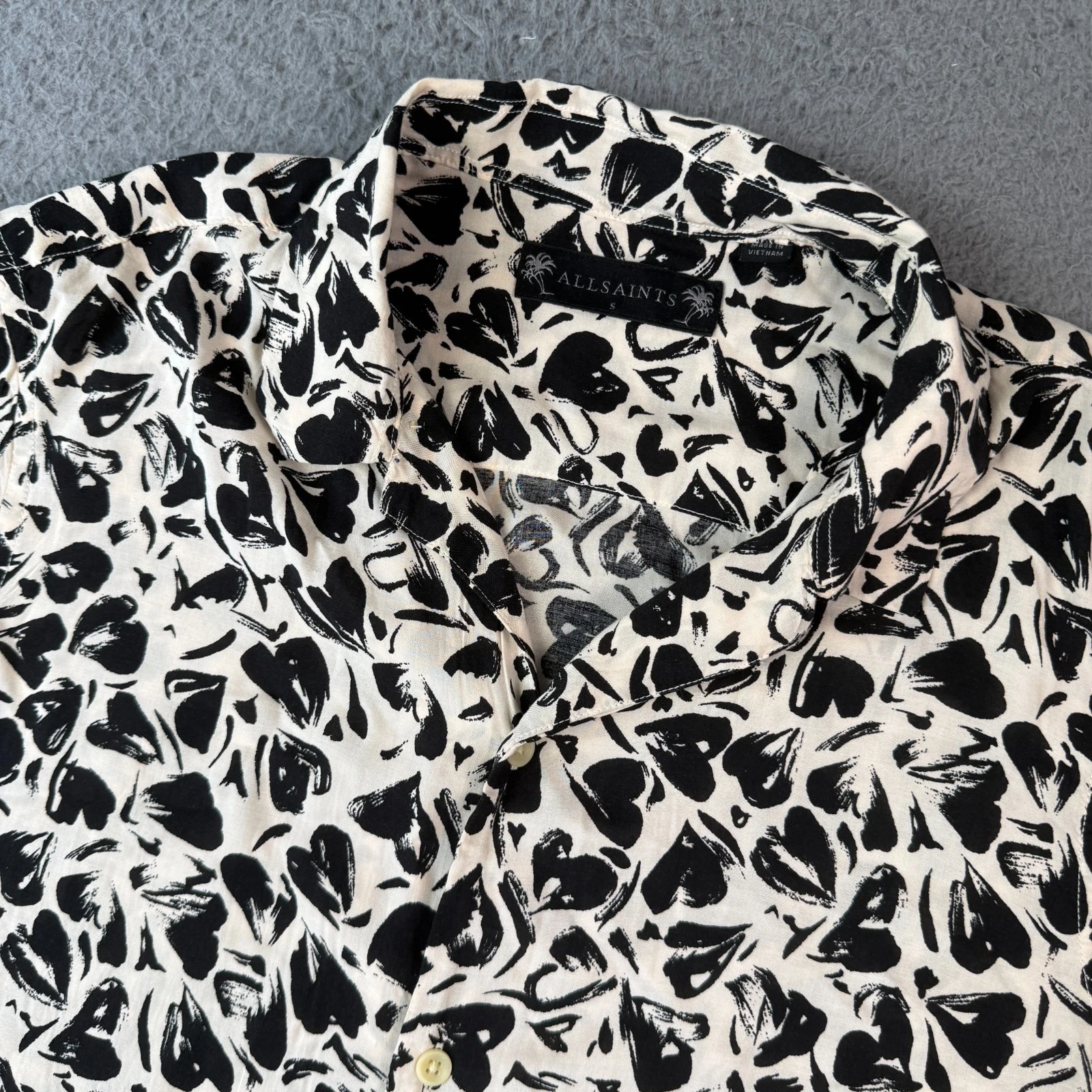 AllSaints Shirt Mens S Beige Heartbreak Short Sleeve Camp Loop Collar Hawaiian
Opens in a new window