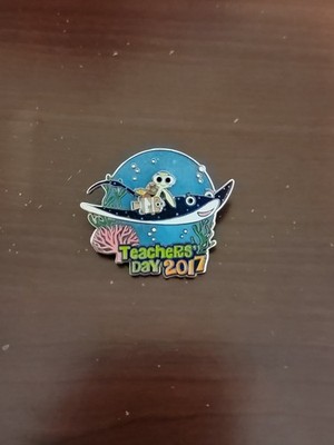 Disney Pin 122420 Squirt, Nemo, Mr. Ray Teacher s Day 2017 LE 2000